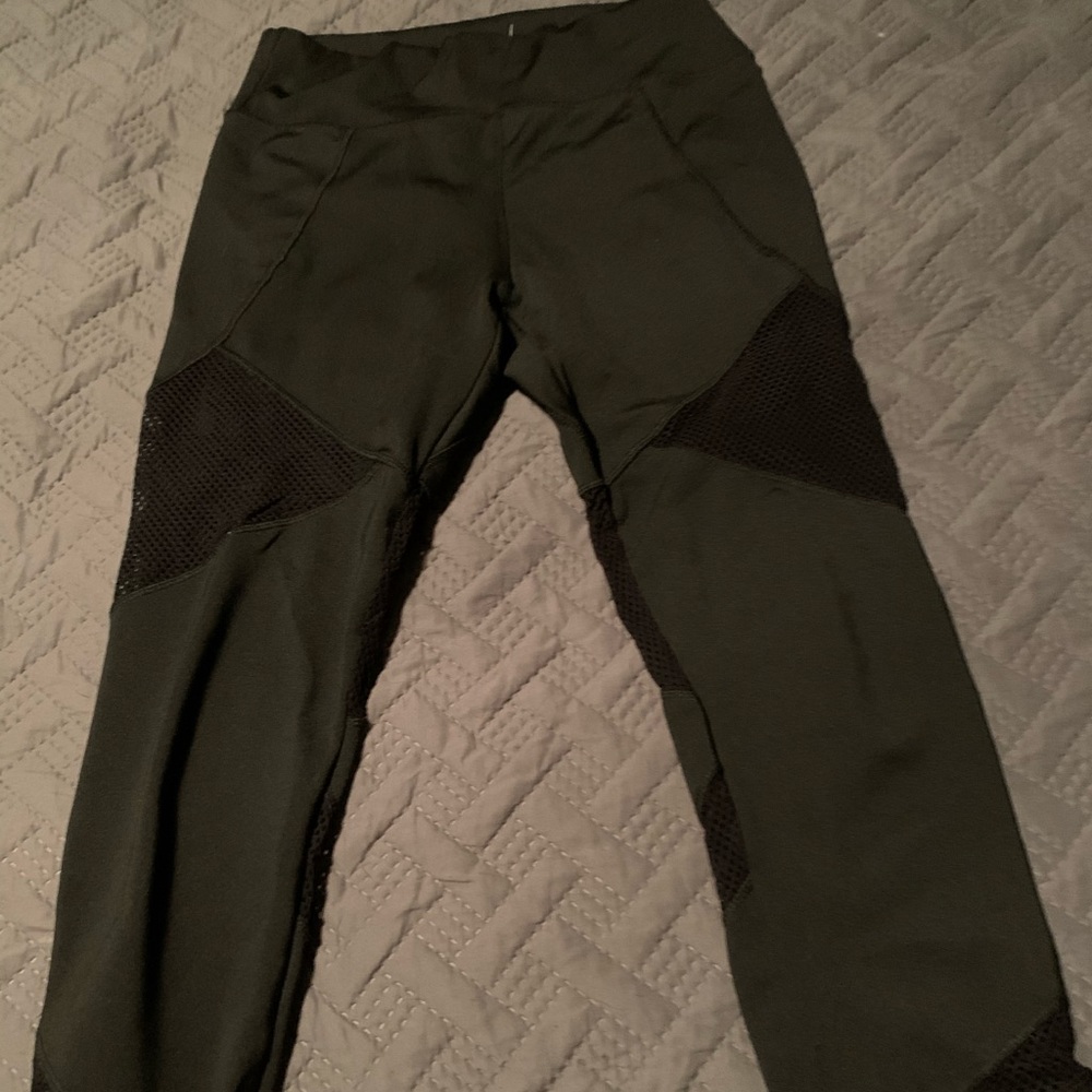 Black with mesh capris, Sz Lg